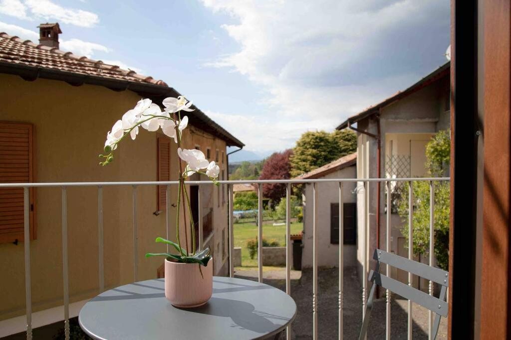 Vista Lago-Appartamento Funzionale Con Vista Varese Ngoại thất bức ảnh