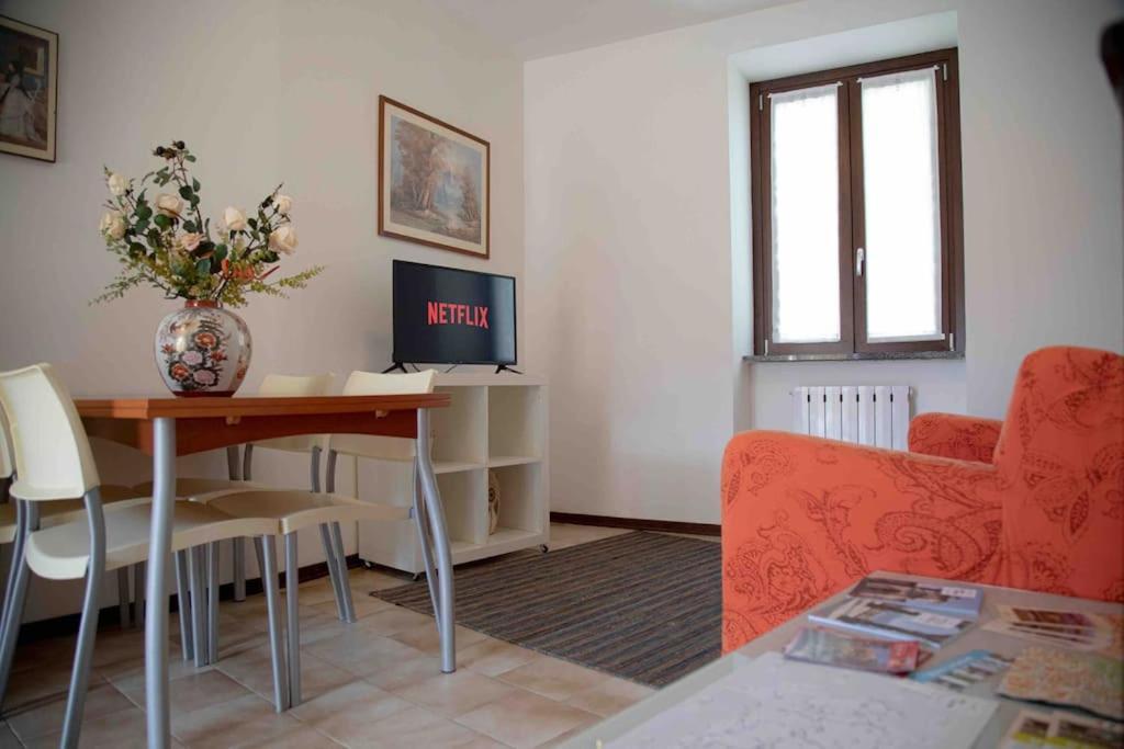 Vista Lago-Appartamento Funzionale Con Vista Varese Ngoại thất bức ảnh