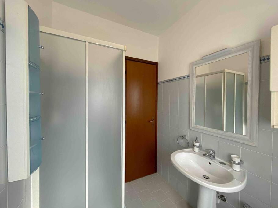 Vista Lago-Appartamento Funzionale Con Vista Varese Ngoại thất bức ảnh